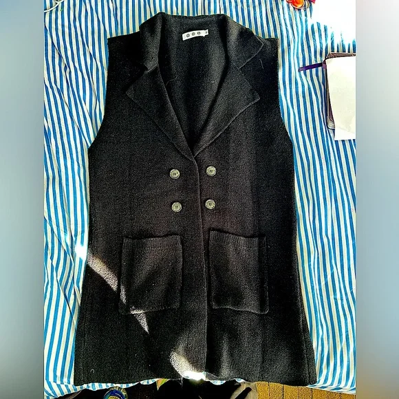 NWOT Black Sleeveless Knit Vest with Button Decor & Pockets Size XL - Picture 10 of 10